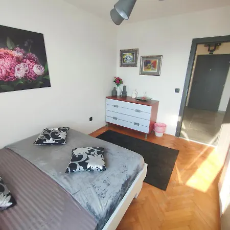 Adria Holliday דירה רייקה